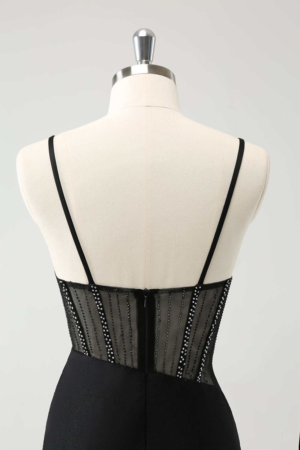 Vestido de fiesta corto ajustado con tirantes finos negros