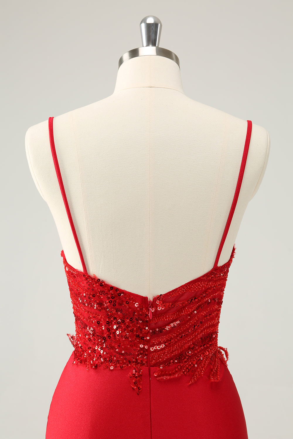 Vestido de cóctel con tirantes finos ajustado y lentejuelas rojas brillantes