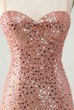 Vestido de cóctel corto con tirantes finos y lentejuelas color rubor brillante