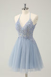 Vestido de cóctel de corte A en azul polvoriento brillante con apliques