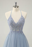 Vestido de cóctel de corte A en azul polvoriento brillante con apliques