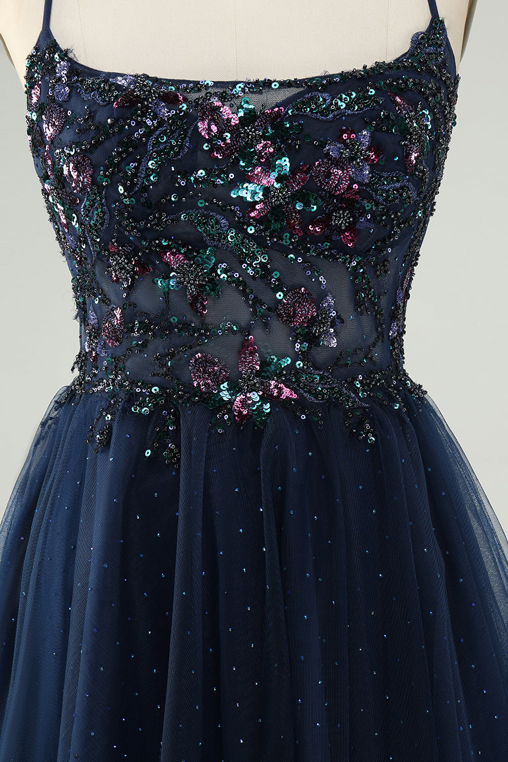 Vestido de cóctel de tul con lentejuelas azul marino brillante