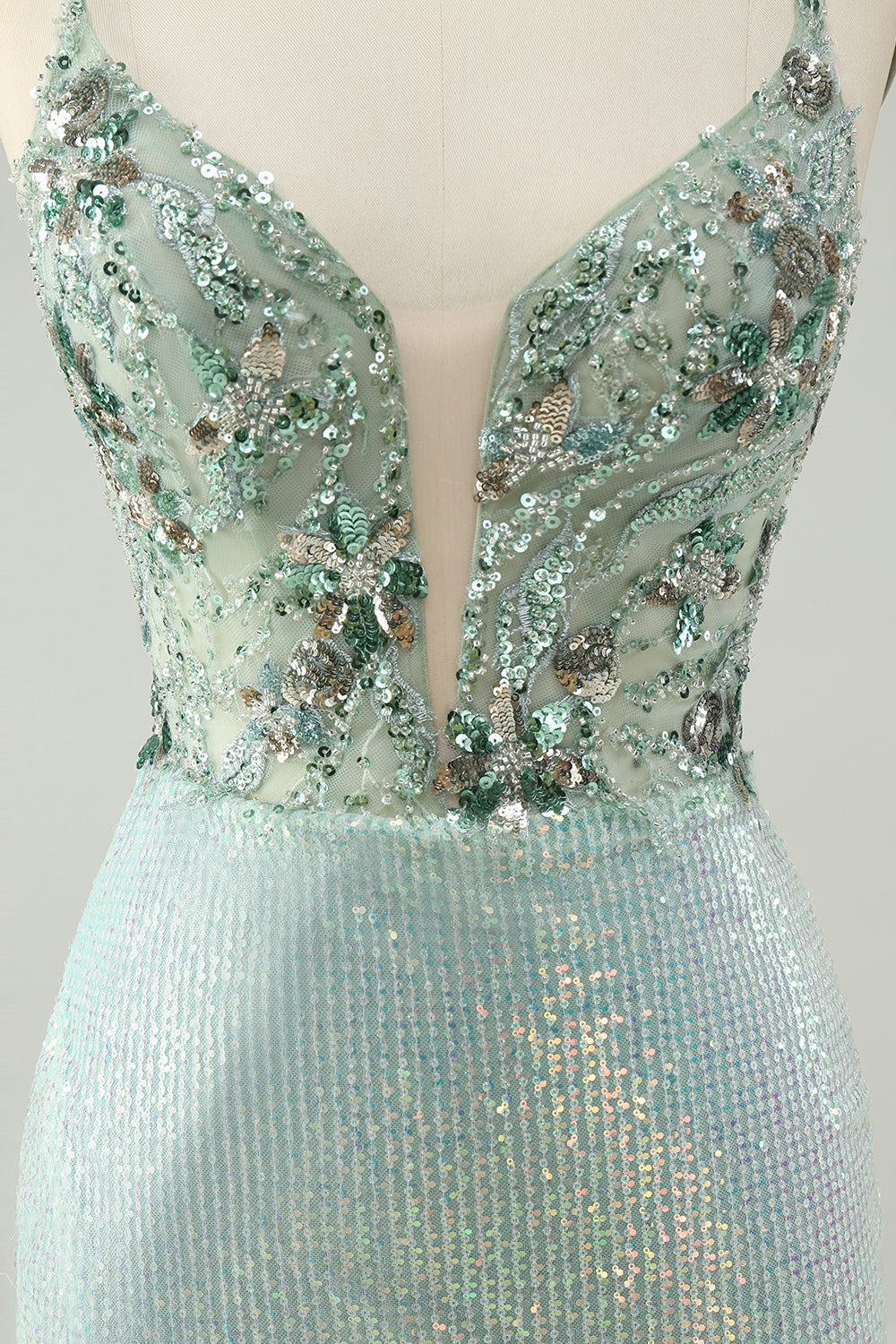 Vestido de cóctel ajustado con cuello en V y lentejuelas con purpurina verde polvoriento