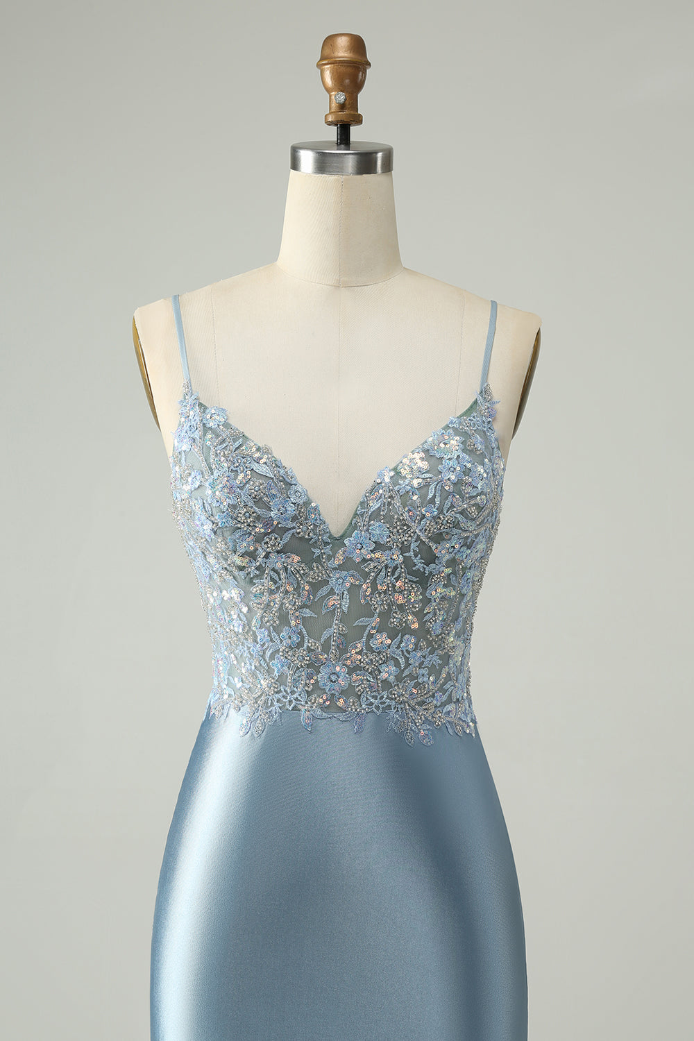 Vestido de satén ajustado de satén azul empolvado con purpurina azul empolvado