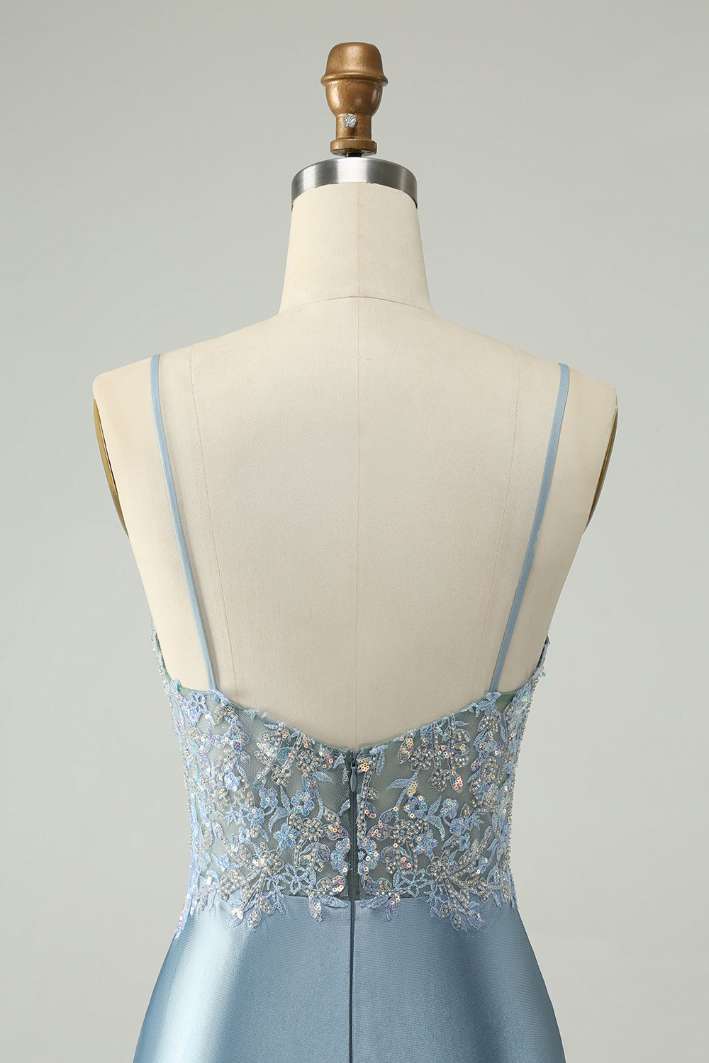 Vestido de satén ajustado de satén azul empolvado con purpurina azul empolvado