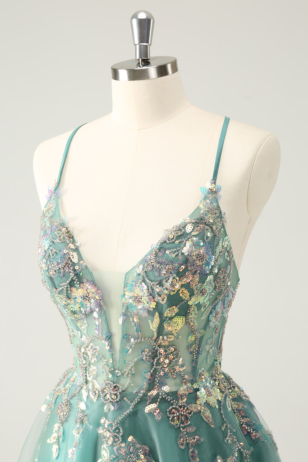 Vestido de fiesta corto con tirantes finos, lentejuelas brillantes y corte A en gris y verde