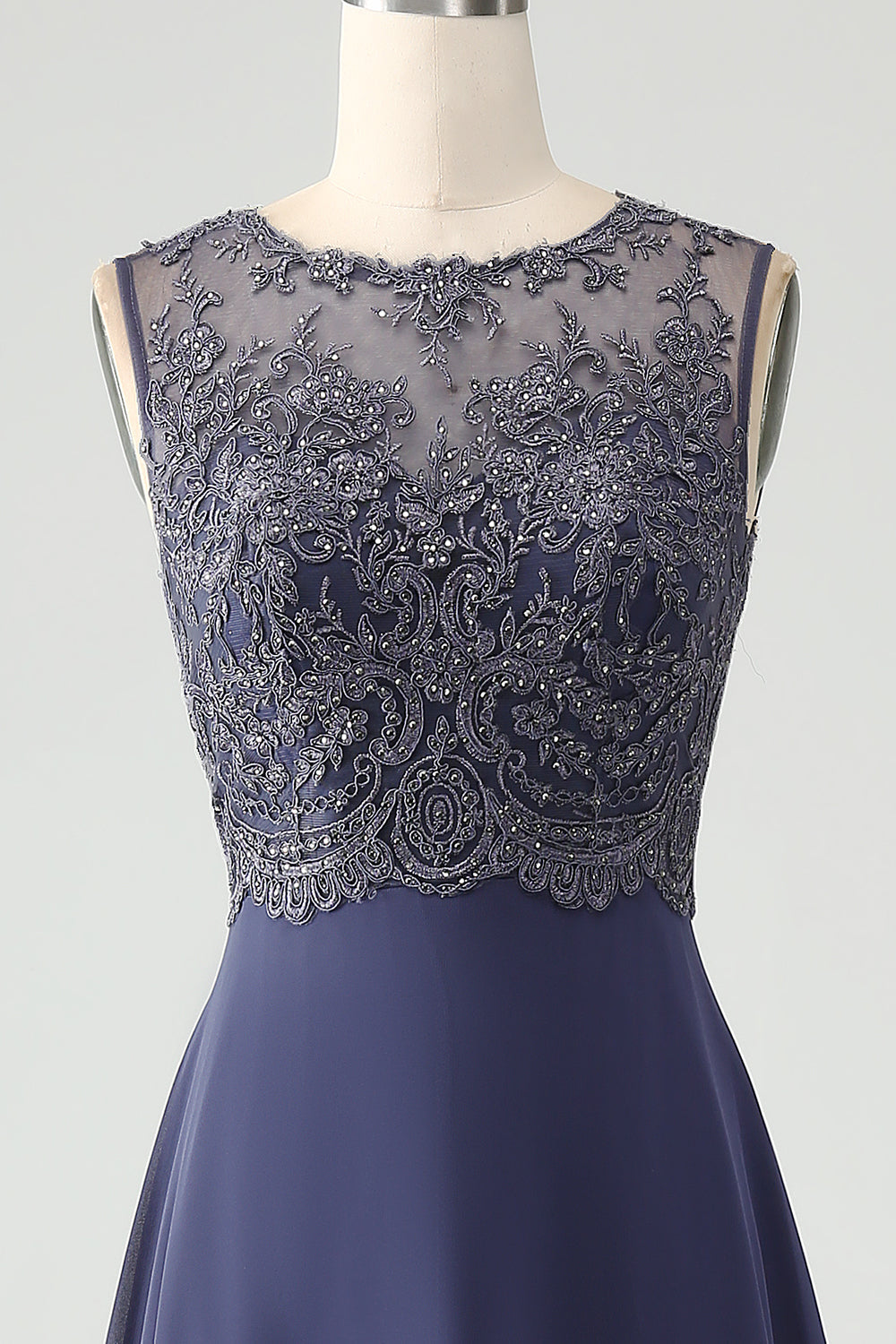 Crepúsculo brillante Una línea de cuentas madre de la novia vestido con chal