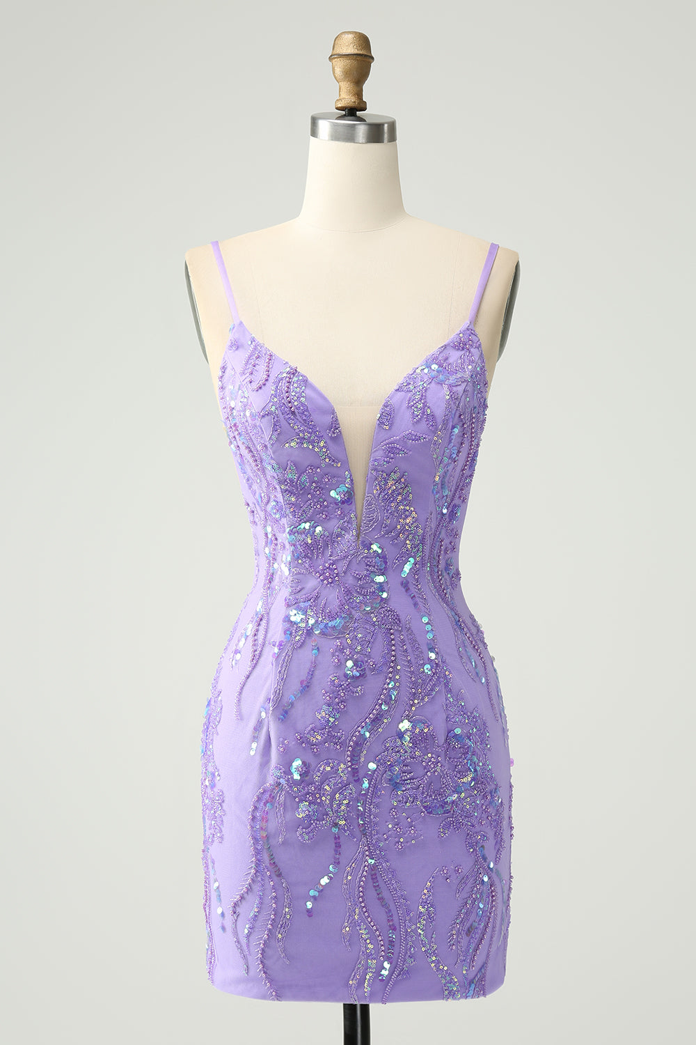 Vestido de fiesta corto ajustado con tirantes finos y lentejuelas en color morado brillante