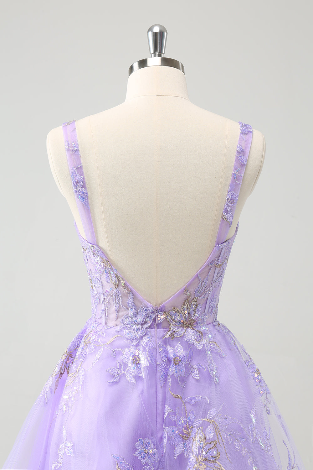 Vestido de fiesta corto con lentejuelas bordadas y corsé en forma de A en color lila