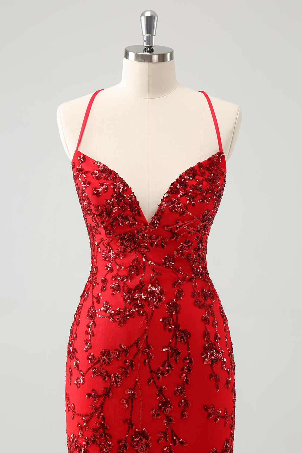 Vestido de fiesta ajustado corto con lentejuelas brillantes y flores rojas