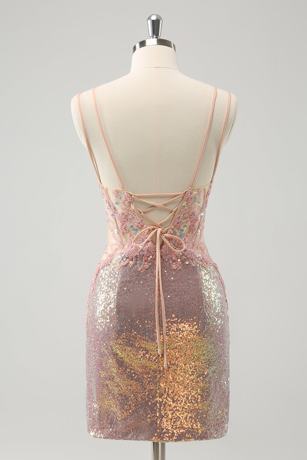 Vestido de fiesta corto ajustado con tirantes finos y encaje en la espalda en color rubor brillante