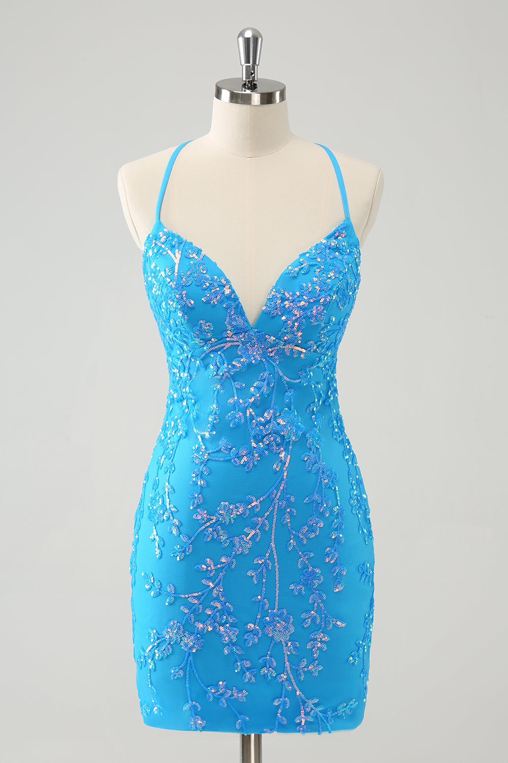 Vestido de fiesta corto azul cielo brillante con cordones en la espalda