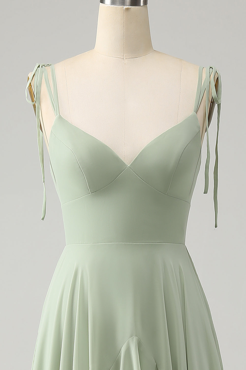 Vestido de dama de honor de gasa con tirantes de espagueti de línea A de matcha con volantes