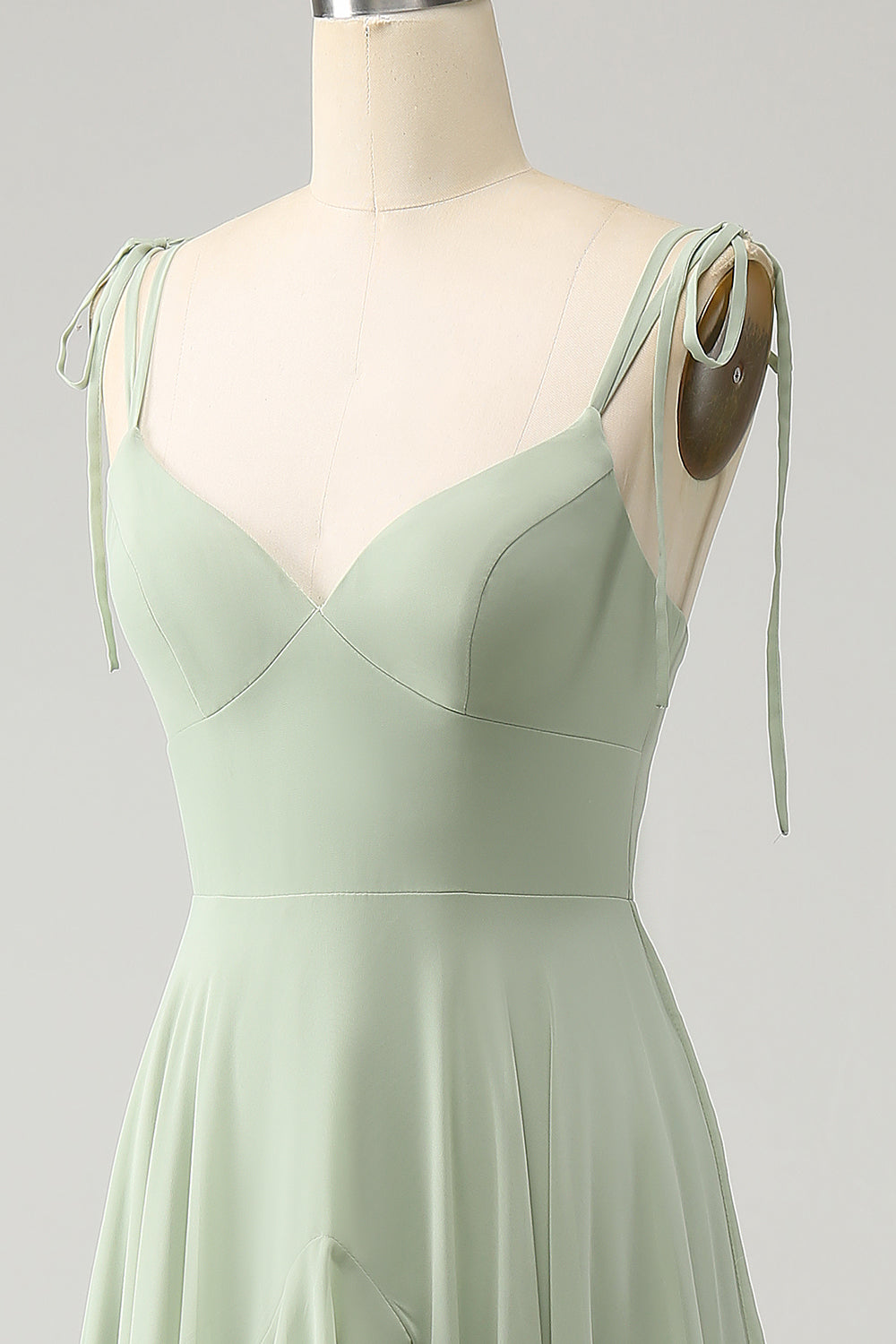 Vestido de dama de honor de gasa con tirantes de espagueti de línea A de matcha con volantes