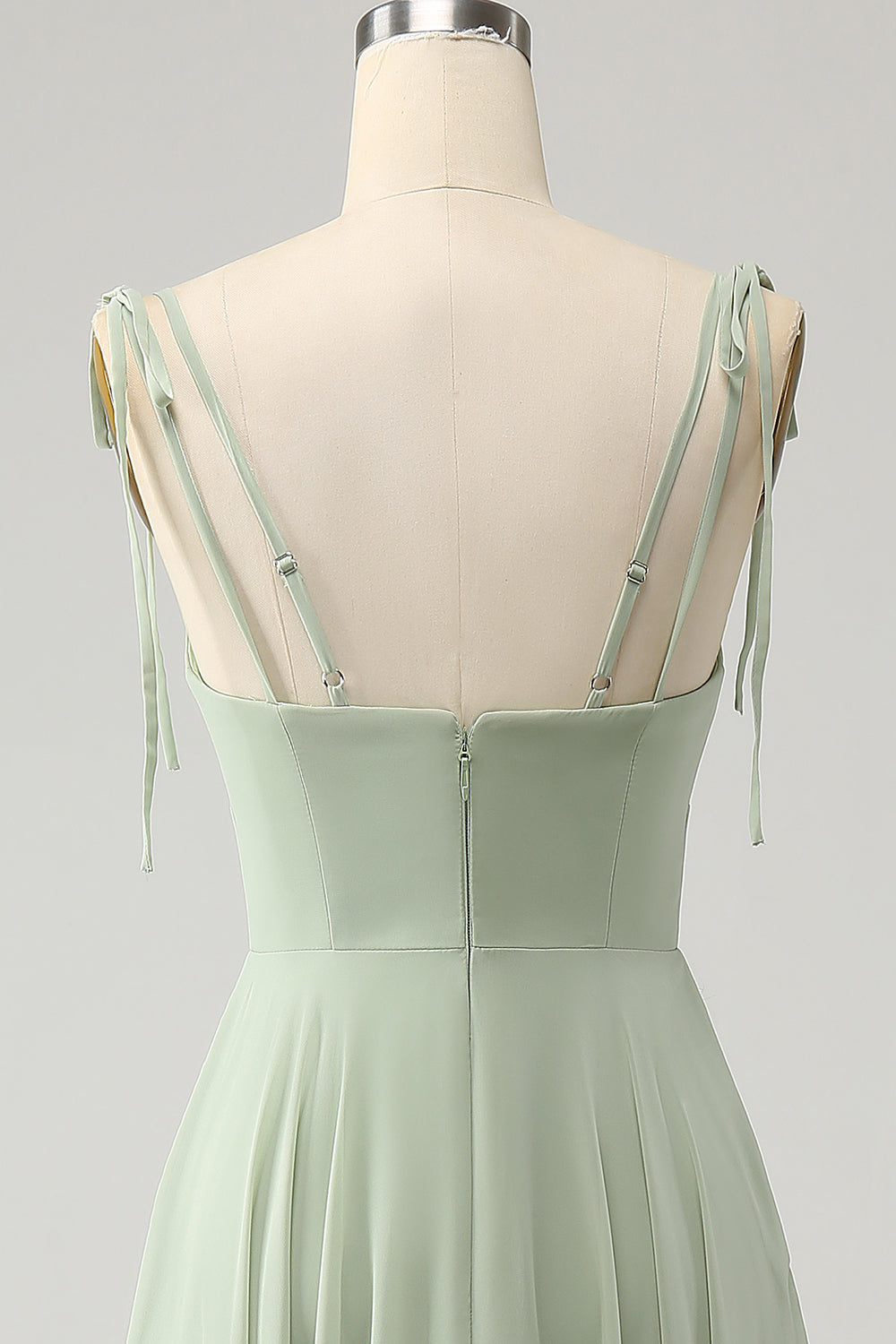 Vestido de dama de honor de gasa con tirantes de espagueti de línea A de matcha con volantes