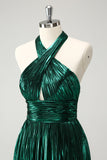Vestido de fiesta corto plisado con escote halter metalizado y purpurina verde oscuro