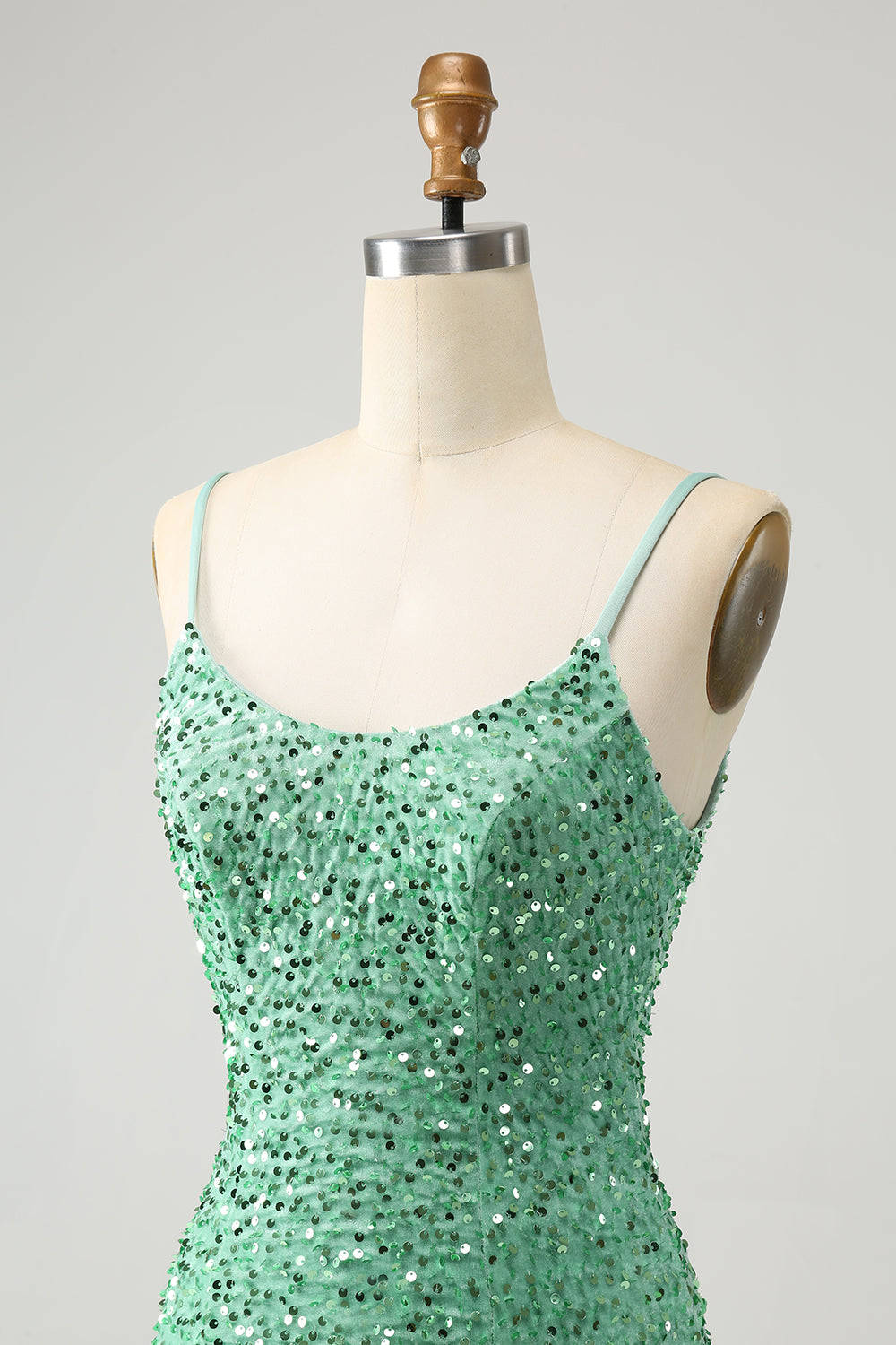Vestido cóctel corto tirantes finos lentejuelas fucsia con borlas
