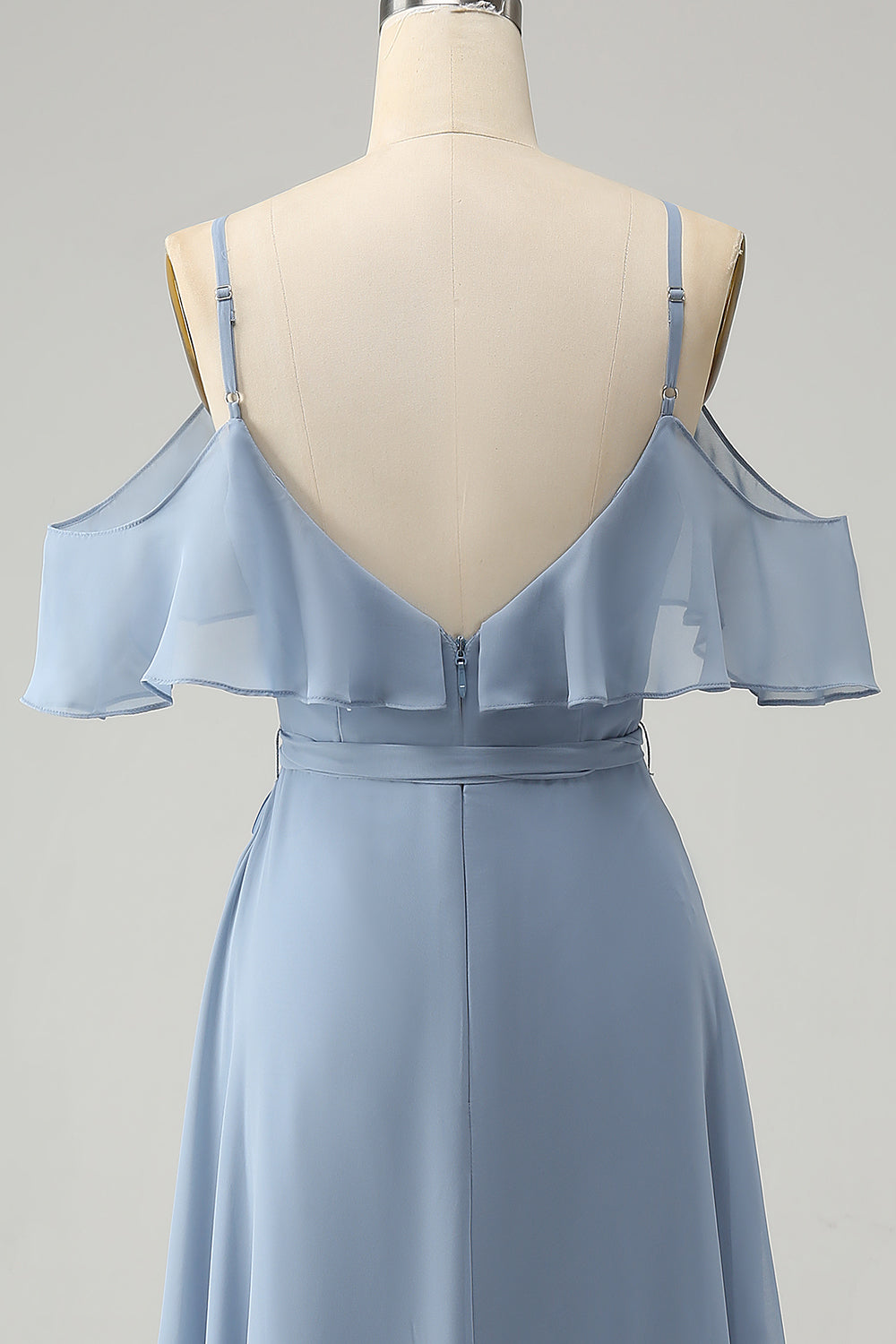 Vestido de dama de honor de gasa con cuello en V con tirantes de espagueti azul grisáceo con abertura