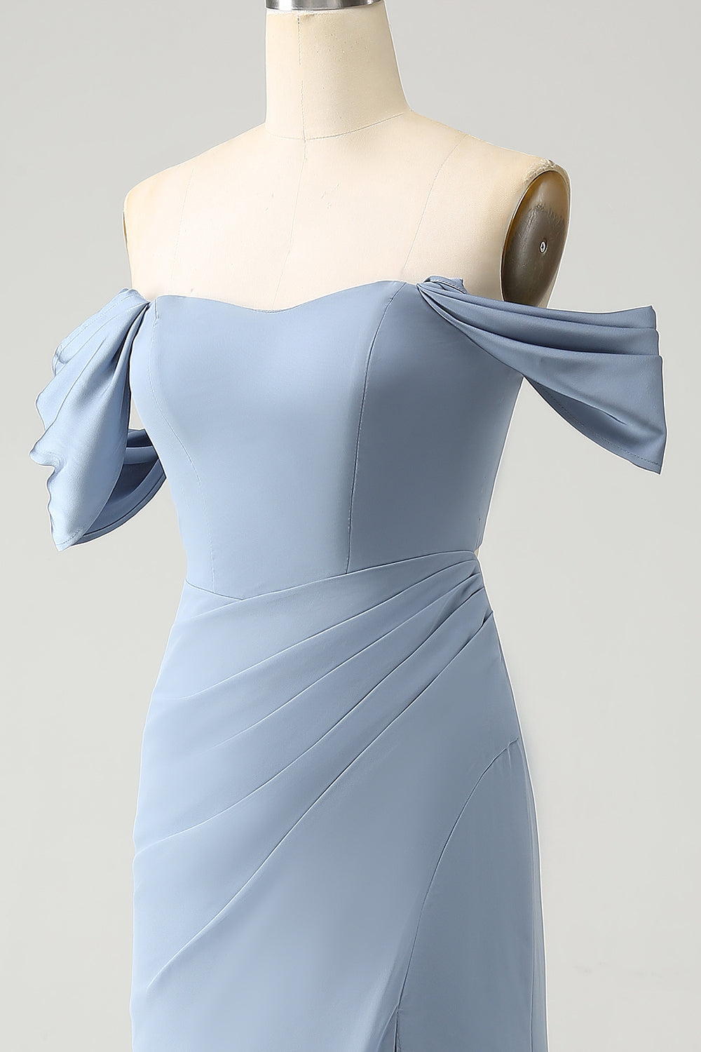 Vestido largo de dama de honor de gasa con hombros grises y azul con abertura