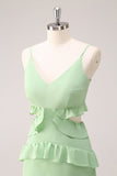 Vestido de dama de honor largo con abertura con tirantes de espagueti verde claro
