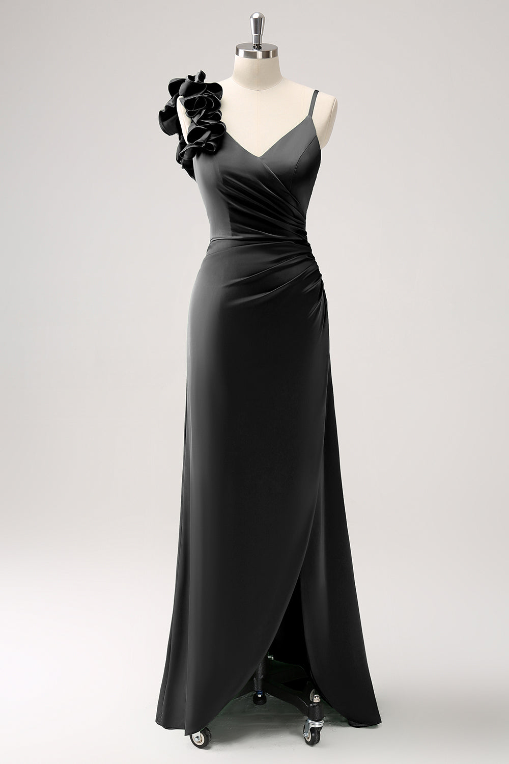 Vestido de dama de honor plisado de satén verde oliva con abertura