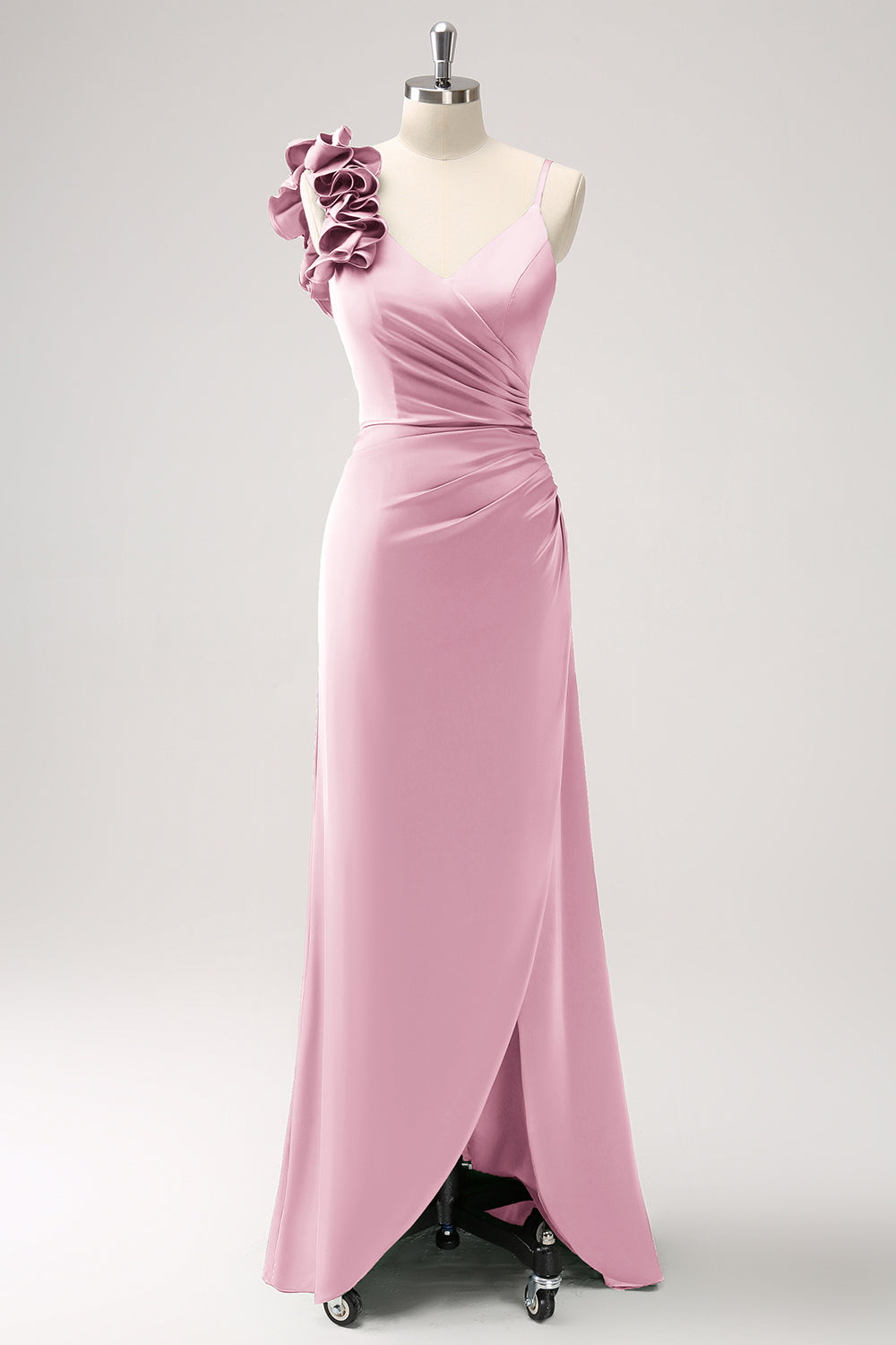 Vestido de dama de honor plisado de satén verde oliva con abertura