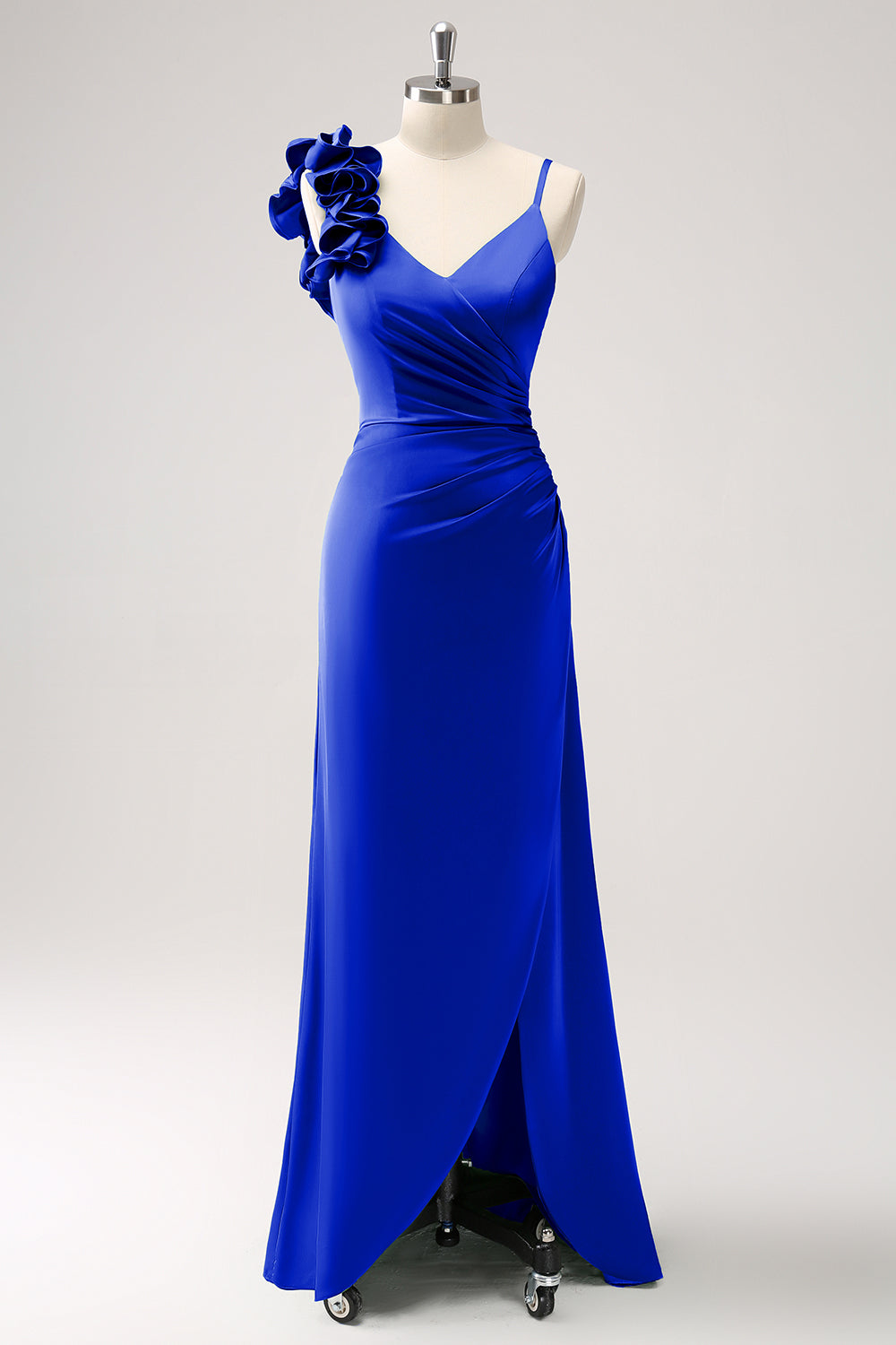 Vestido de dama de honor plisado de satén verde oliva con abertura