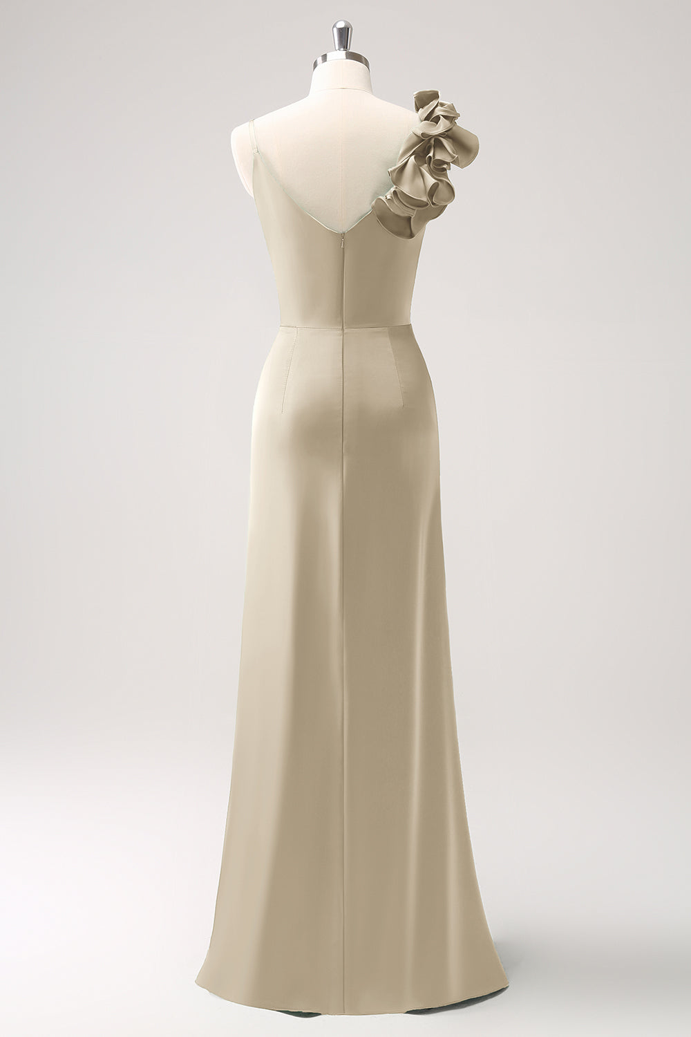 Vestido de dama de honor plisado de satén verde oliva con abertura