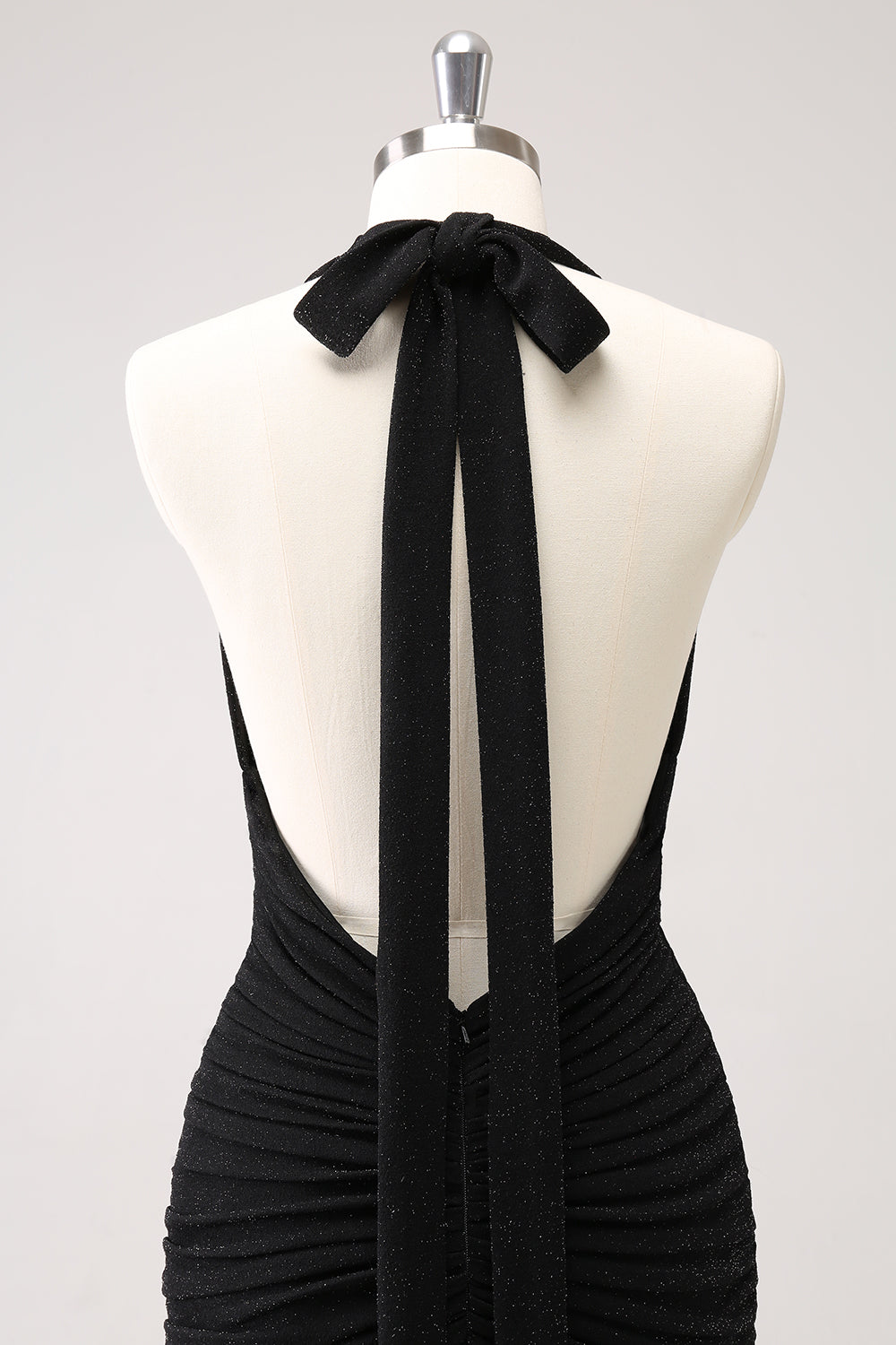 Vestido de dama de honor largo plisado con espalda sin espalda de sirena negro