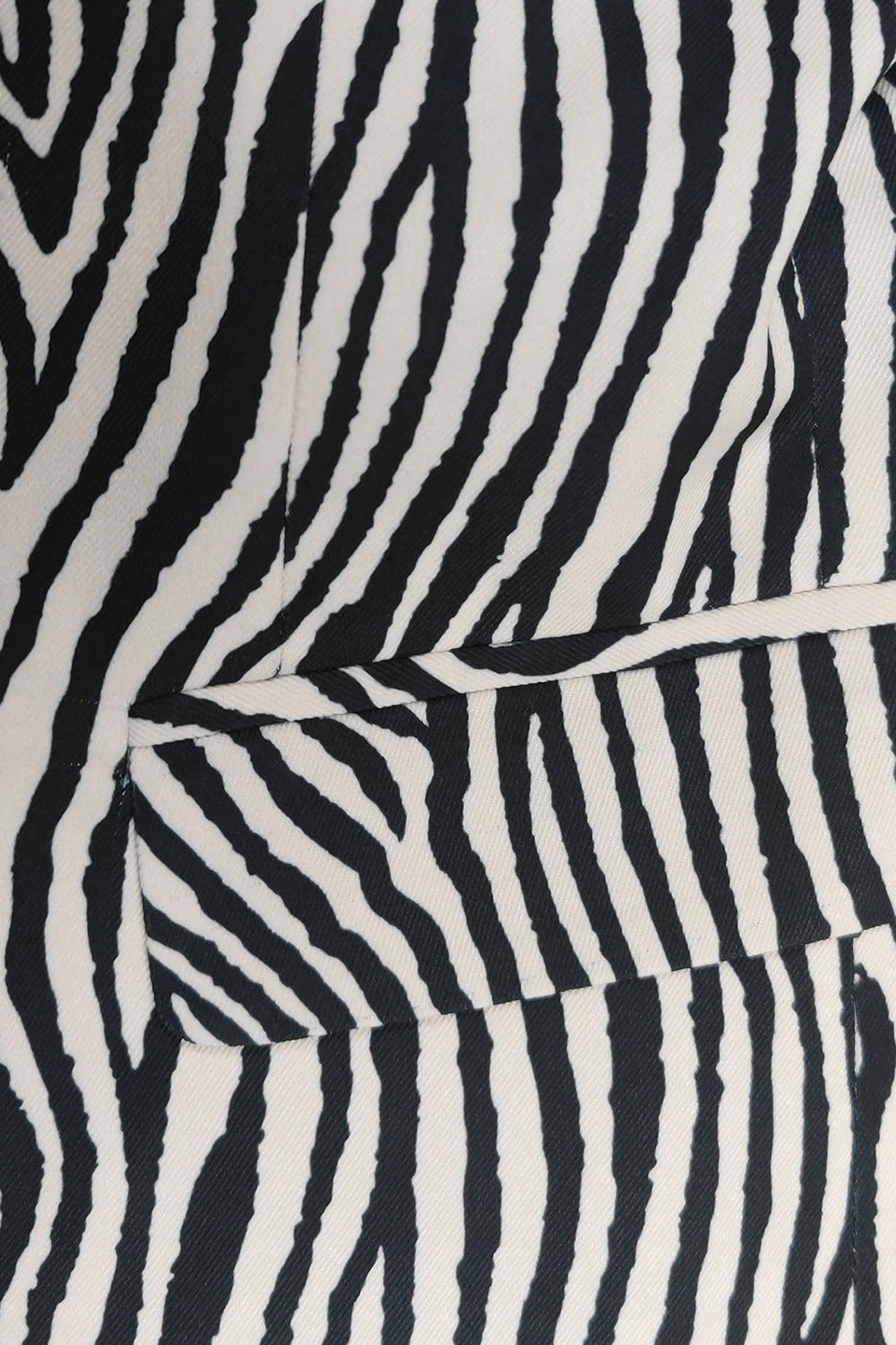 Blazer de hombre con solapa con muescas estampadas en blanco y negro