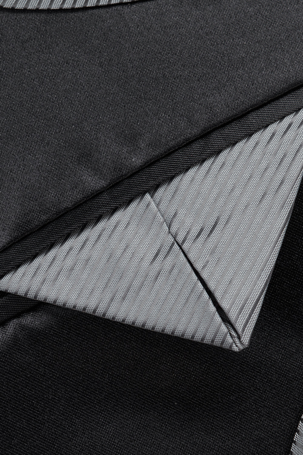 Blazer de hombre con bordados dorados negros