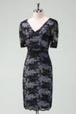 Vestido midi de novia con escote en V y encaje negro con manga corta