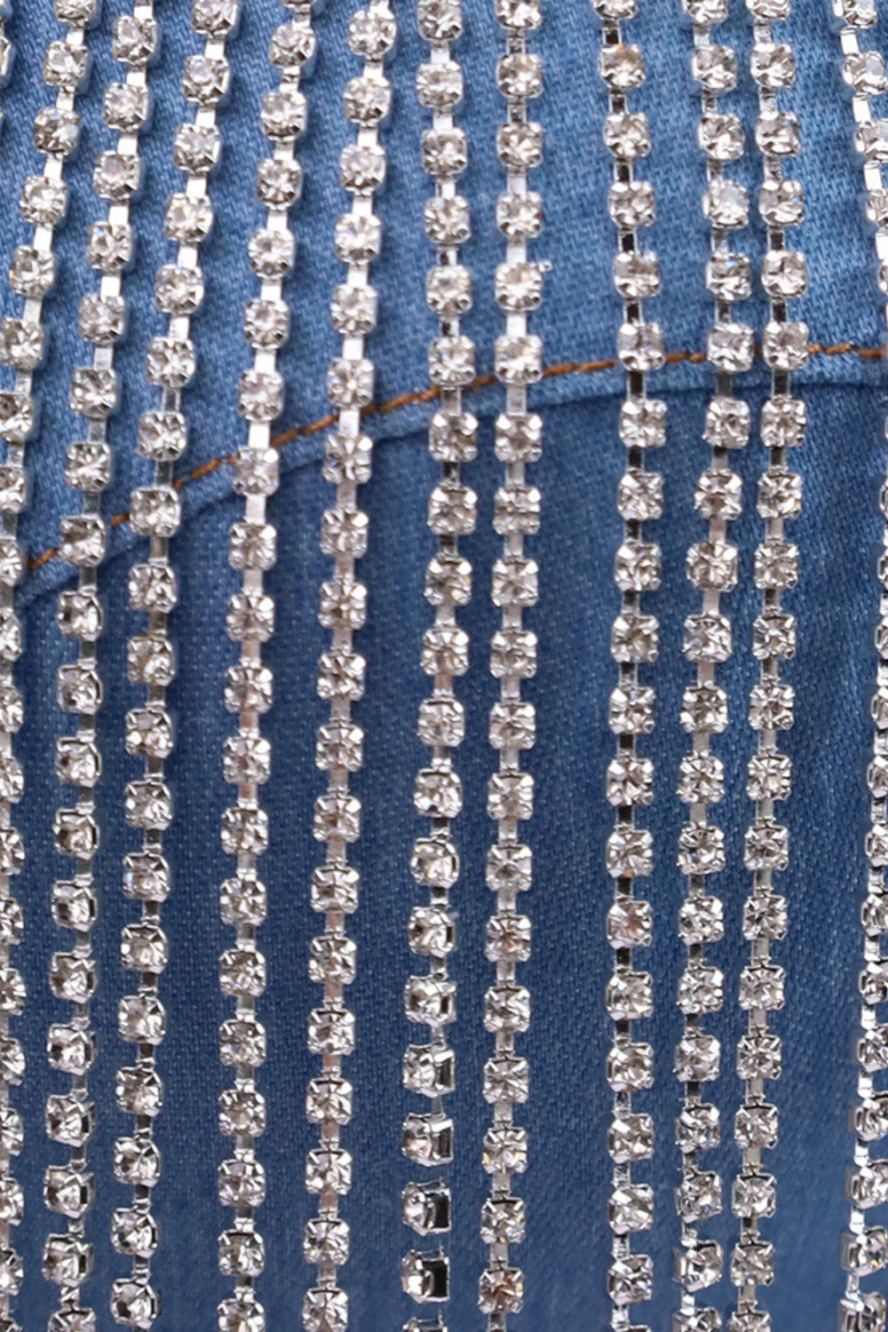 Top corto de denim con flecos de diamantes de imitación azul