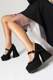 Zapatos negros de tacón cuadrado con plataforma y punta cerrada