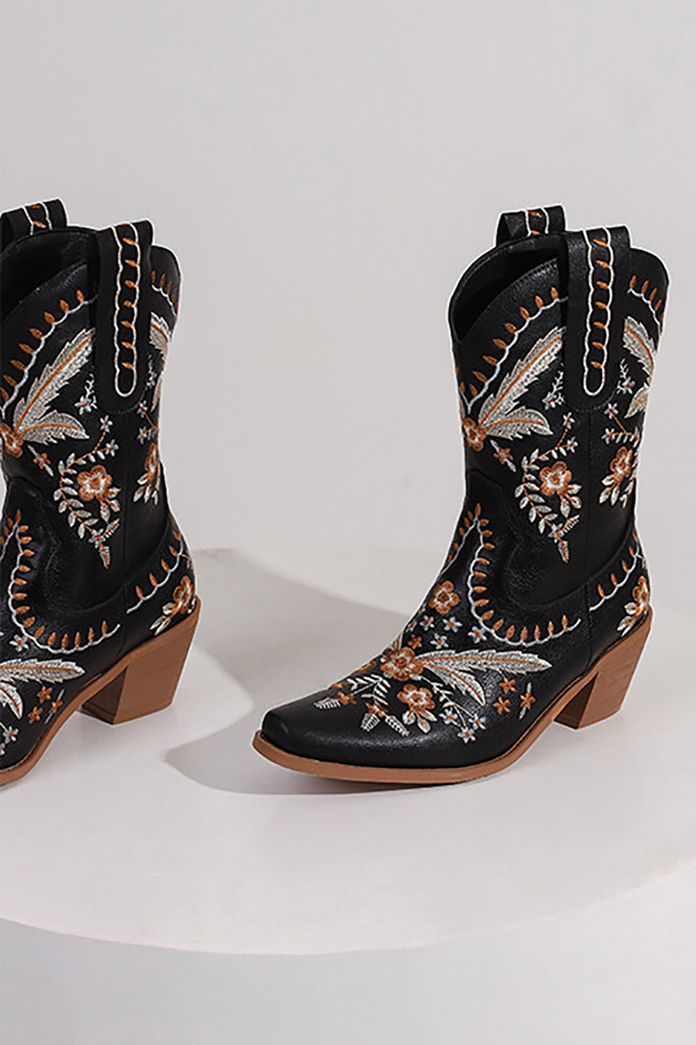 Botines vaqueros de tacón chuncky bordados negros