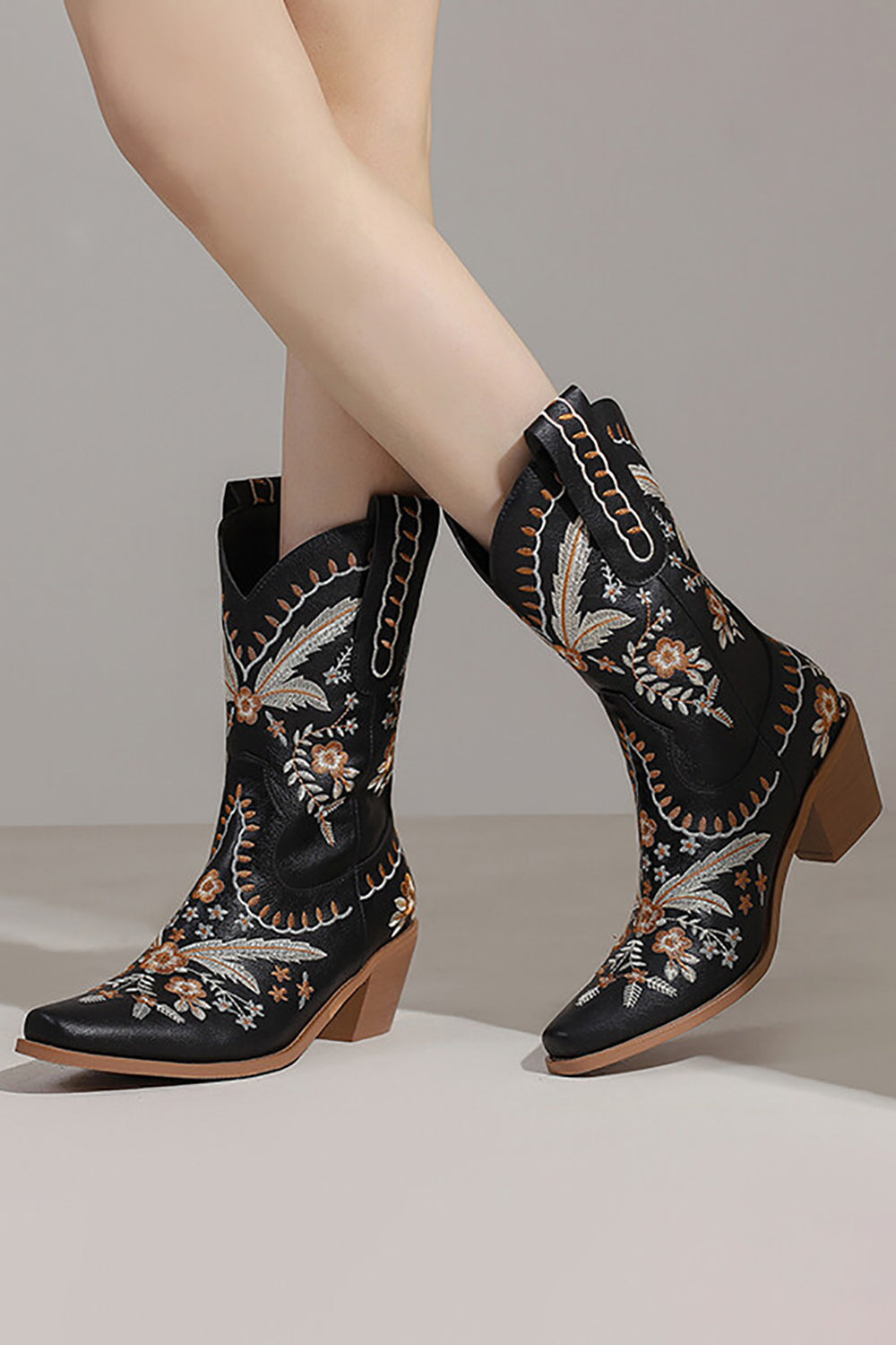 Botines vaqueros de tacón chuncky bordados negros
