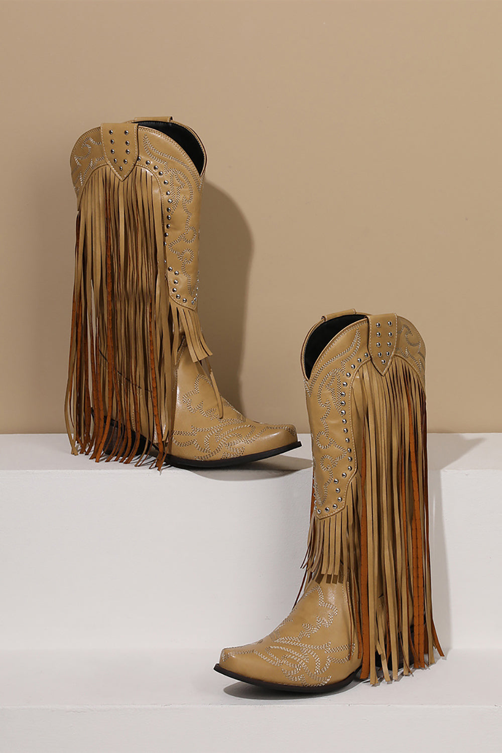 Botas de piel con borlas bordadas negras para mujer