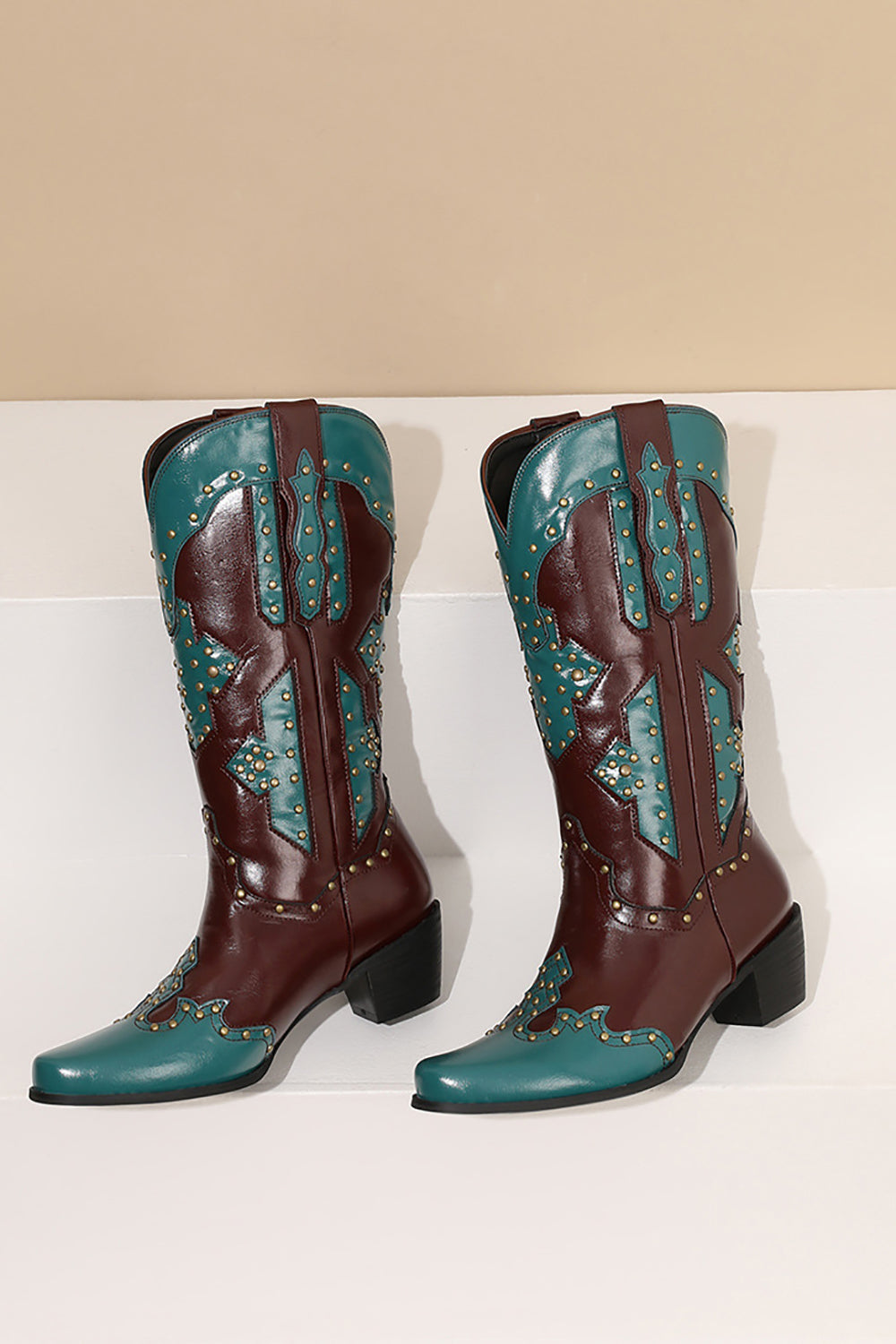 Botas vaqueras altas de becerro con puntera azul bordadas en azul bordadas