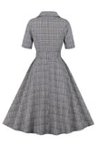 Vestido gris a cuadros con cuello solapa vintage de la década de 1950