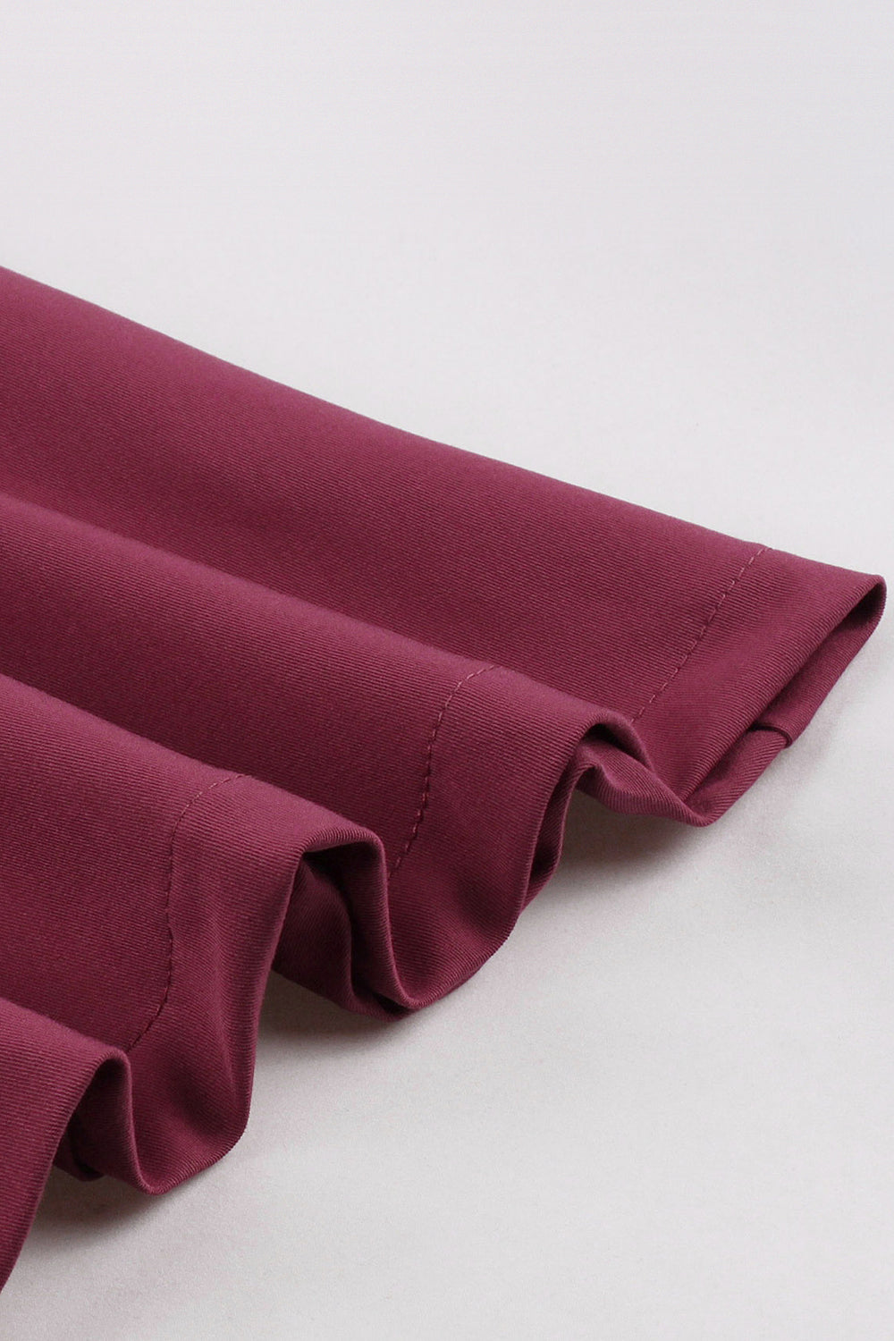 Vestido de manga corta a cuadros rojos morado de la década de 1950