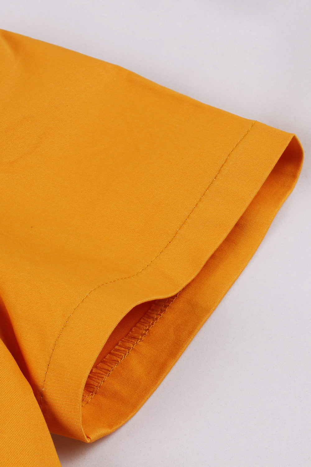 Vestido amarillo con volantes con muescas con solapa con lazos con cinturón de la década de 1950 con bolsillos