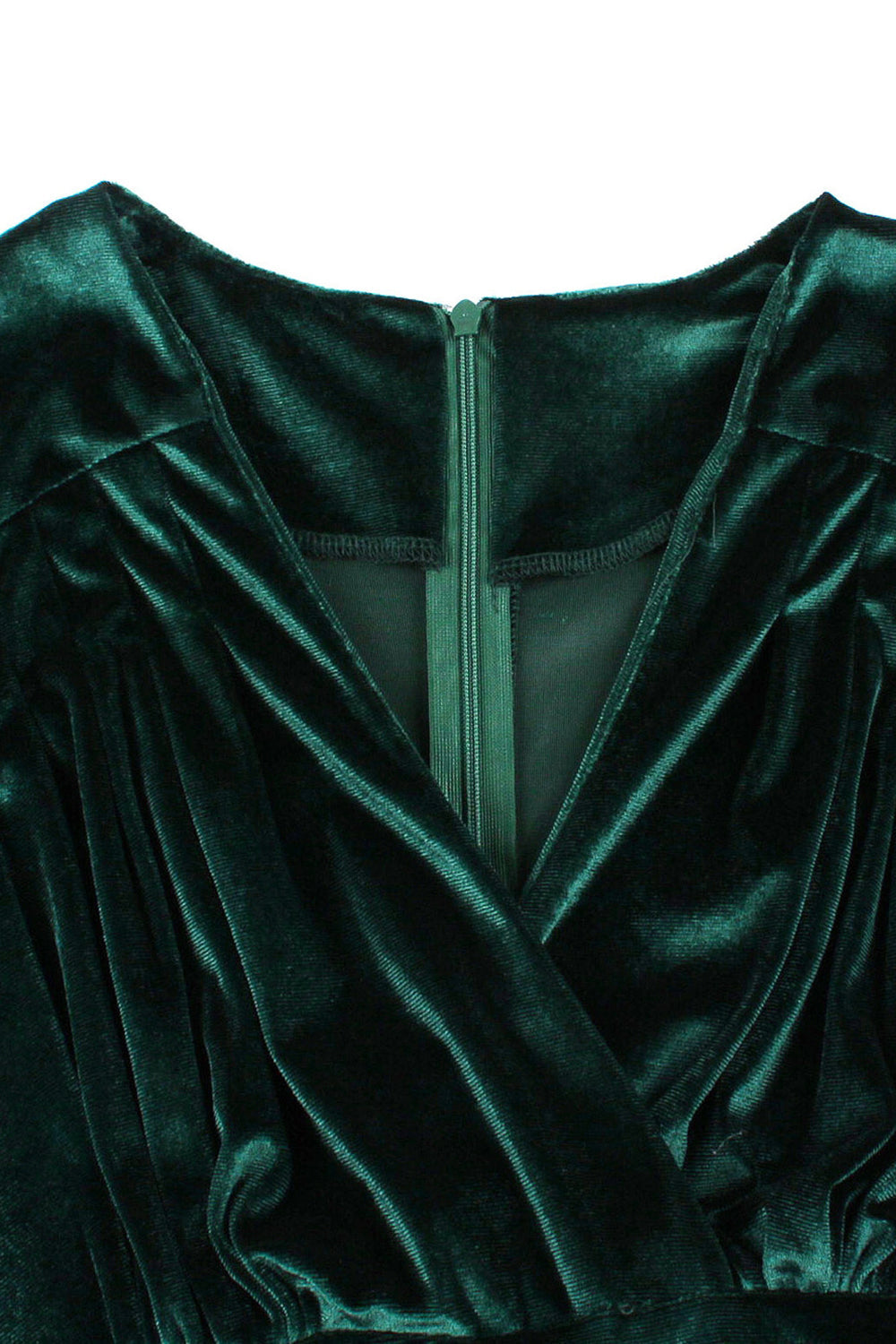 Vestido de terciopelo verde oscuro con volantes y cuello en V de la década de 1950