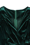 Vestido de terciopelo verde oscuro con volantes y cuello en V de la década de 1950