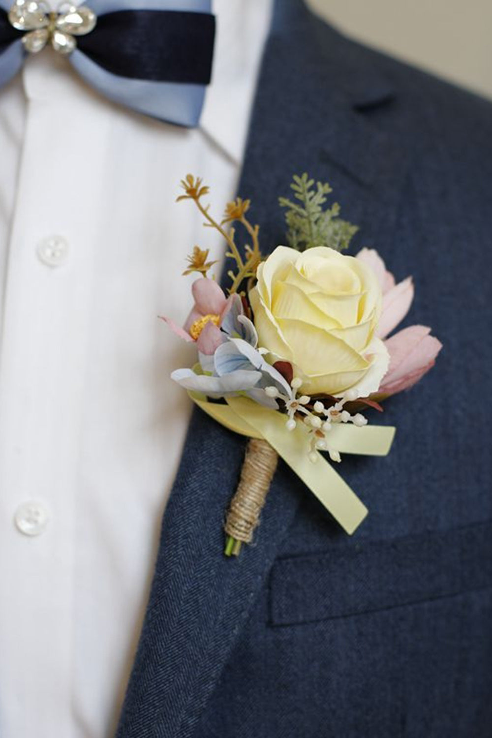 Ramillete de muñeca de fiesta de albaricoque y boutonniere para hombre para boda