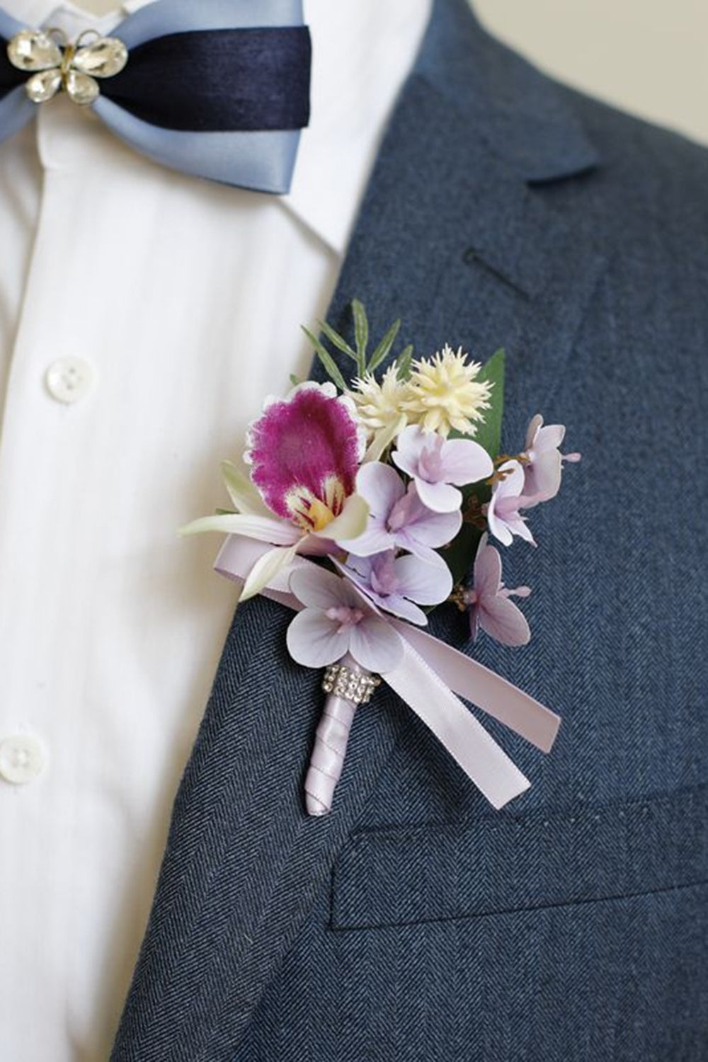 Ramillete de muñeca de fiesta burdeos y boutonniere de hombre con perlas