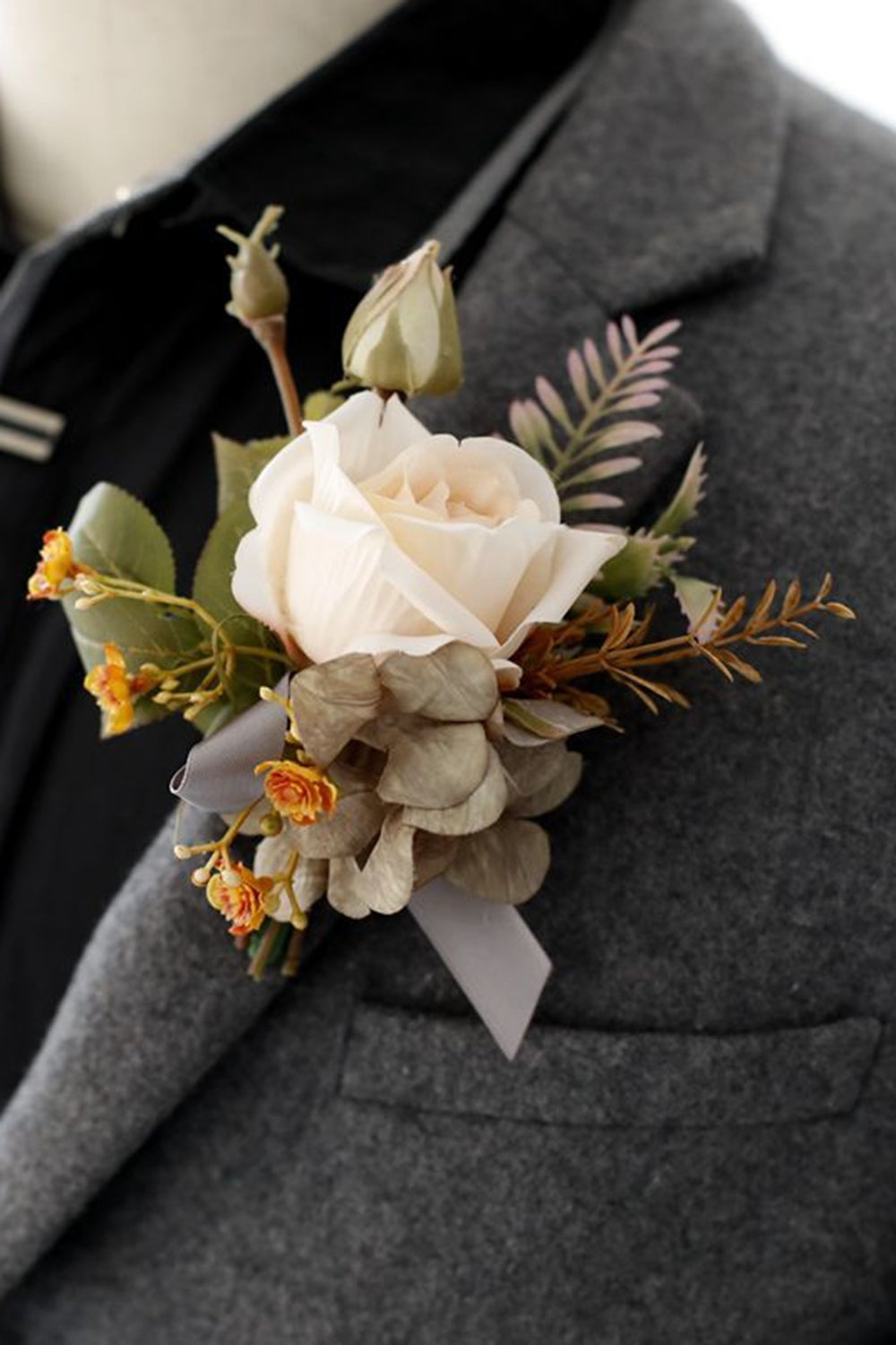Elegante ramillete de muñeca de fiesta de rubor y boutonniere para hombres para la fiesta de bodas