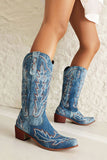 Botas vaqueras clásicas de pantorrilla ancha con punta puntiaguda bordada hasta la rodilla