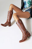 Botas vaqueras clásicas de pantorrilla ancha con punta puntiaguda bordada hasta la rodilla