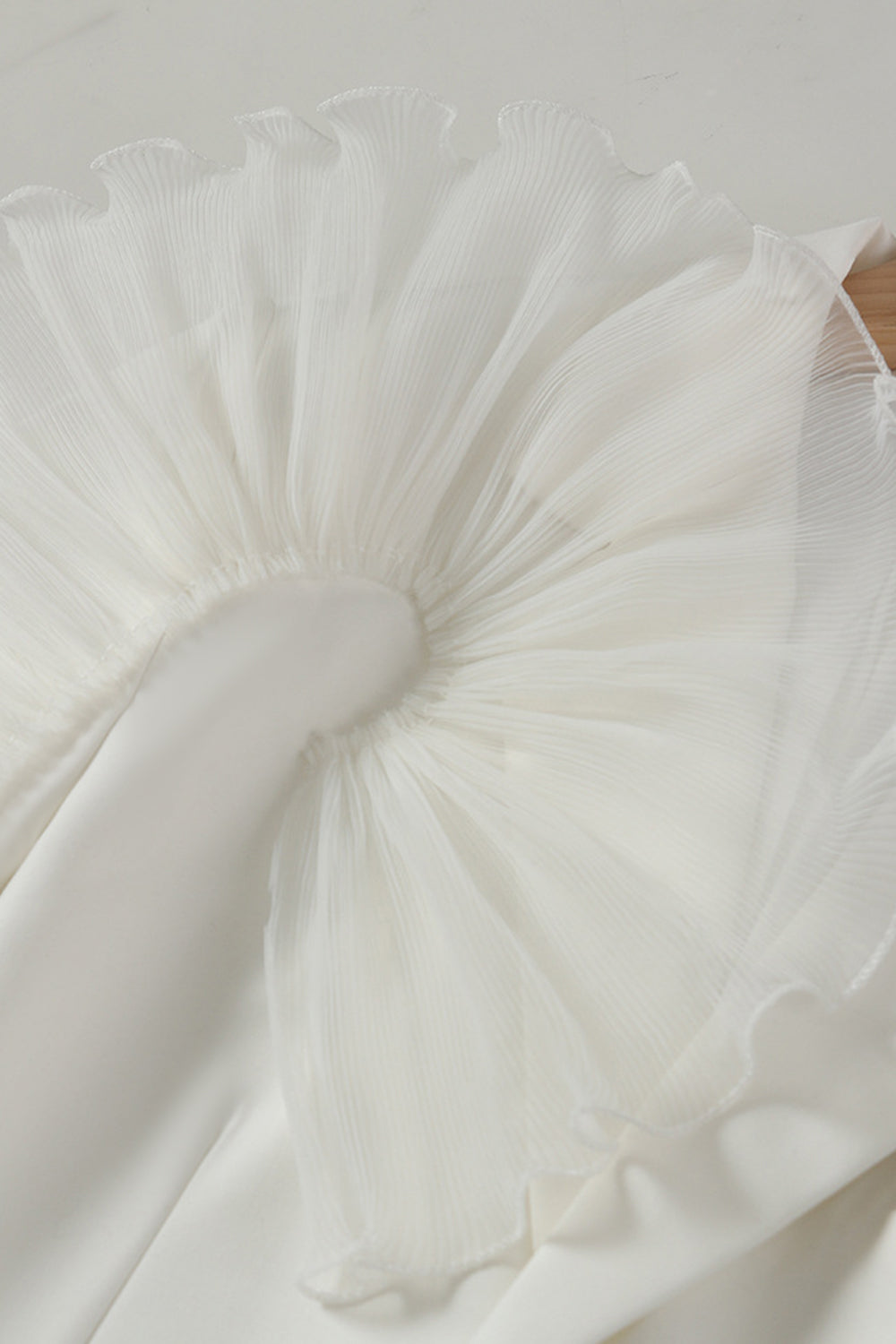 Blazer de mujer con solapa de muesca blanca con volantes