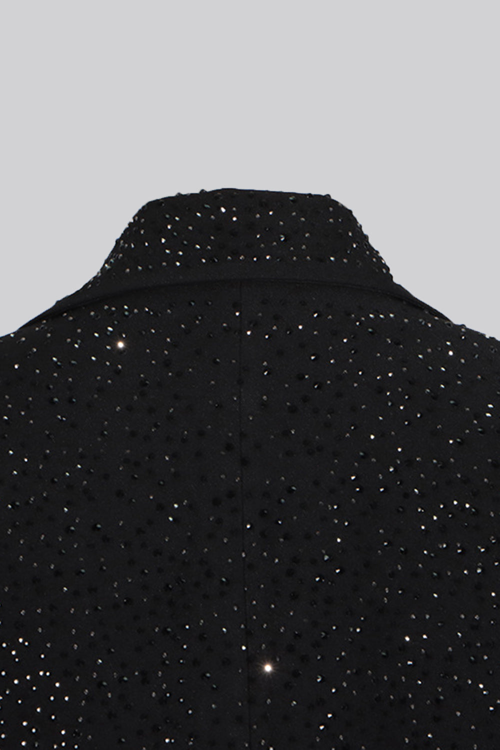 Blazer de mujer con solapa negra con muescas brillantes y abalorios